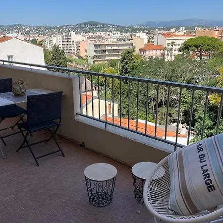 In The Heart Of Les Pins Sea View Апартаменты Жуан-ле-Пен